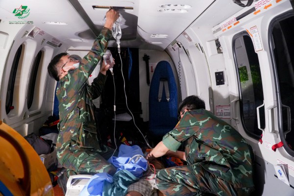 Trực thăng bay cấp cứu ngư dân ở đặc khu Trường Sa ngày đầu năm 2026