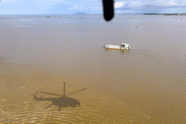 Trực thăng quân sự luyện tập bay treo cứu người tại Rạch Giá