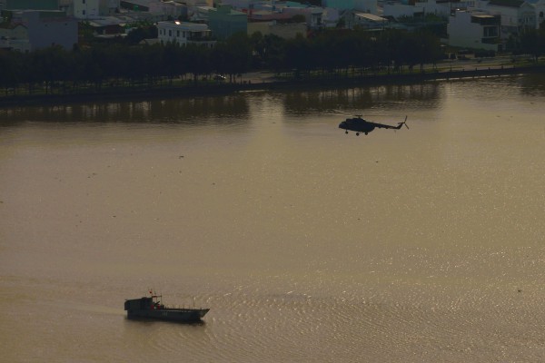 Trực thăng quân sự luyện tập bay treo cứu người tại Rạch Giá