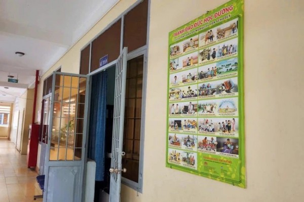 Trường tiểu học ở TP.HCM treo tranh 'luật nhân quả', UBND phường Phú Mỹ nói gì? Trường tiểu học ở TP.HCM treo tranh 'luật nhân quả', UBND phường Phú Mỹ nói gì?