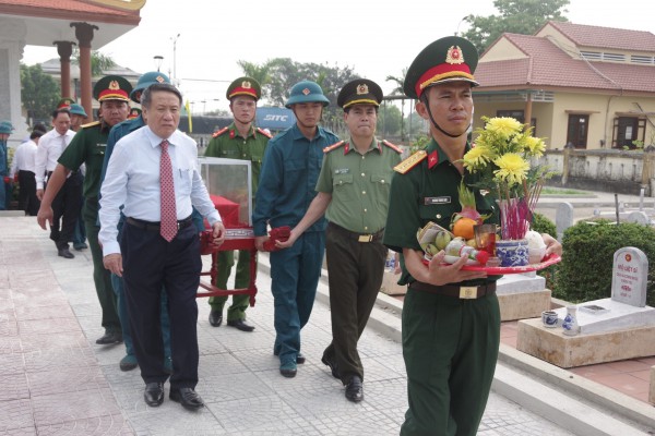 Truy điệu và an táng 12 hài cốt liệt sĩ vừa được tìm thấy ở Quảng Trị