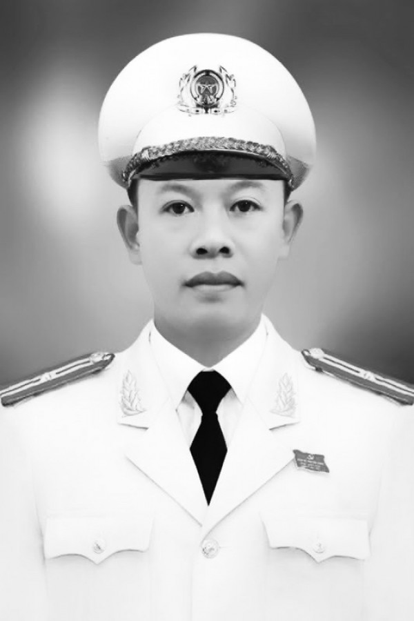 Truy tặng Huân chương Bảo vệ Tổ quốc cho trung tá công an Nguyễn Đông Cánh Truy tặng Huân chương Bảo vệ Tổ quốc cho trung tá công an Nguyễn Đông Cánh