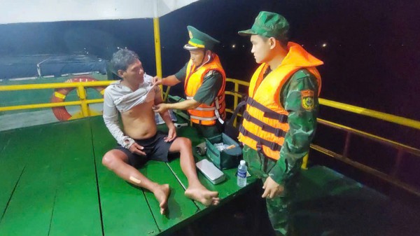 Truy tìm tàu sắt tông chìm tàu cá rồi bỏ chạy Truy tìm tàu sắt tông chìm tàu cá rồi bỏ chạy