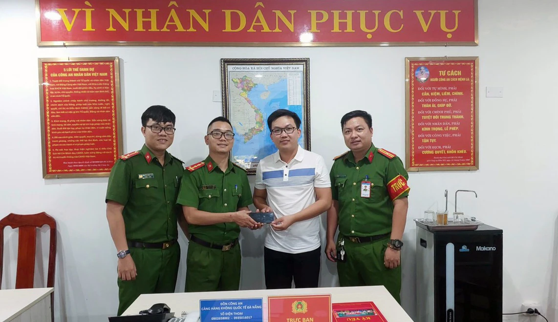 Truy xét trong đêm, thu hồi 2 điện thoại cho du khách Hàn Quốc