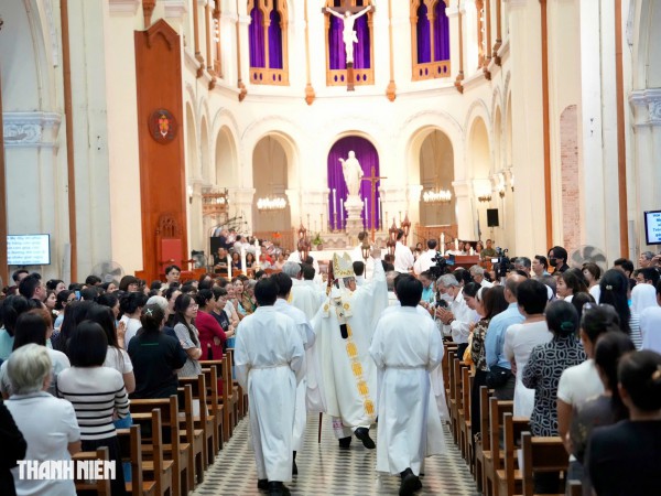 Từ nay đến Giáng sinh, có được vào tham quan nhà thờ Đức Bà?