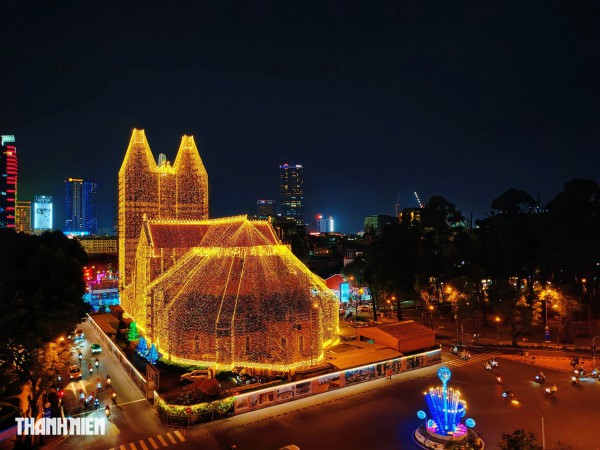 Từ nay đến Giáng sinh, có được vào tham quan nhà thờ Đức Bà?