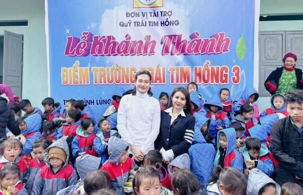 Từ 'vai ác' màn ảnh đến hành trình gieo 'trái tim hồng' thiện nguyện ở đời thường Từ 'vai ác' màn ảnh đến hành trình gieo 'trái tim hồng' thiện nguyện ở đời thường