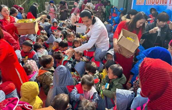 Từ 'vai ác' màn ảnh đến hành trình gieo 'trái tim hồng' thiện nguyện ở đời thường Từ 'vai ác' màn ảnh đến hành trình gieo 'trái tim hồng' thiện nguyện ở đời thường