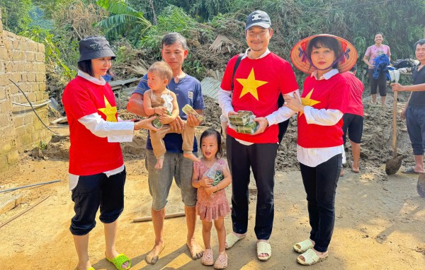 Từ 'vai ác' màn ảnh đến hành trình gieo 'trái tim hồng' thiện nguyện ở đời thường Từ 'vai ác' màn ảnh đến hành trình gieo 'trái tim hồng' thiện nguyện ở đời thường