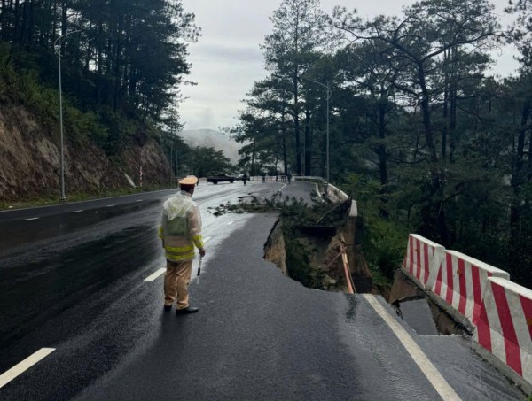 Tuyến Đà Lạt - Nha Trang lưu thông thế nào khi cấm đèo Prenn, đèo Khánh Lê?