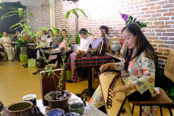 Uống trà đi!: Hiểu trà, hồn nhiên làm việc nghĩa Uống trà đi!: Hiểu trà, hồn nhiên làm việc nghĩa