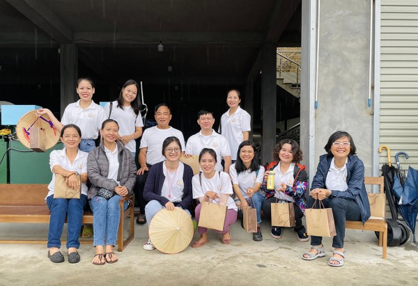 Uống trà đi!: Hiểu trà, hồn nhiên làm việc nghĩa Uống trà đi!: Hiểu trà, hồn nhiên làm việc nghĩa