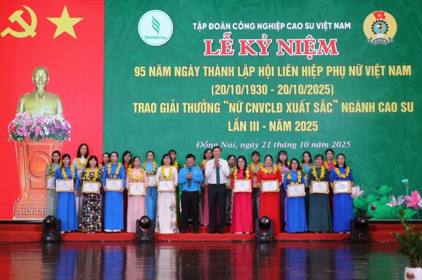 VRG trao thưởng nữ công nhân xuất sắc ngành cao su năm 2025 VRG trao thưởng nữ công nhân xuất sắc ngành cao su năm 2025