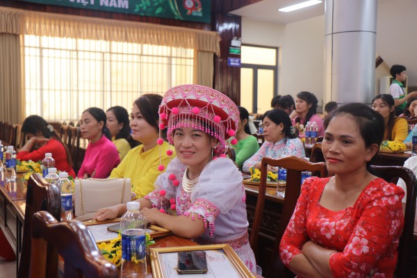 VRG trao thưởng nữ công nhân xuất sắc ngành cao su năm 2025 VRG trao thưởng nữ công nhân xuất sắc ngành cao su năm 2025