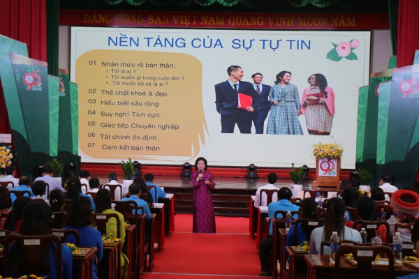 VRG trao thưởng nữ công nhân xuất sắc ngành cao su năm 2025 VRG trao thưởng nữ công nhân xuất sắc ngành cao su năm 2025