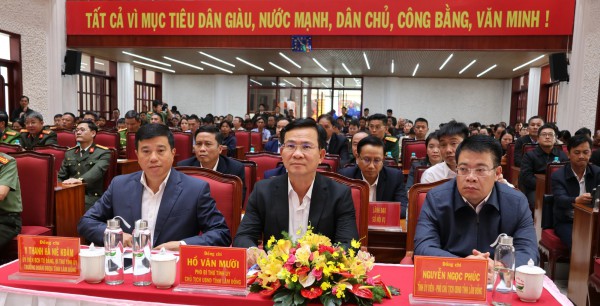Vận hành Trung tâm giám sát an toàn, an ninh mạng tập trung tỉnh Lâm Đồng Vận hành Trung tâm giám sát an toàn, an ninh mạng tập trung tỉnh Lâm Đồng