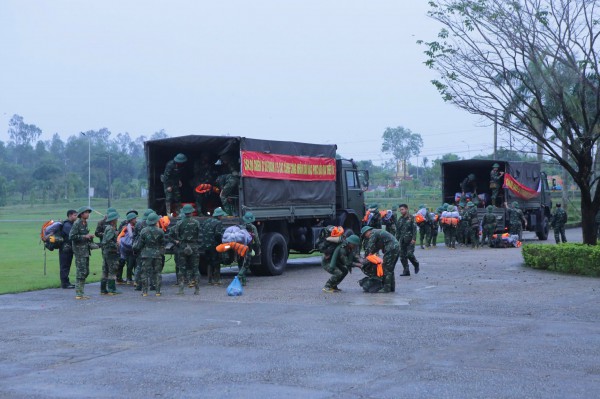 Vào rốn ngập Hòa Thịnh, Sư đoàn 315 cùng dân vực dậy sau lũ dữ