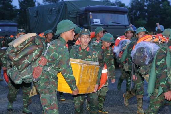 Vào rốn ngập Hòa Thịnh, Sư đoàn 315 cùng dân vực dậy sau lũ dữ