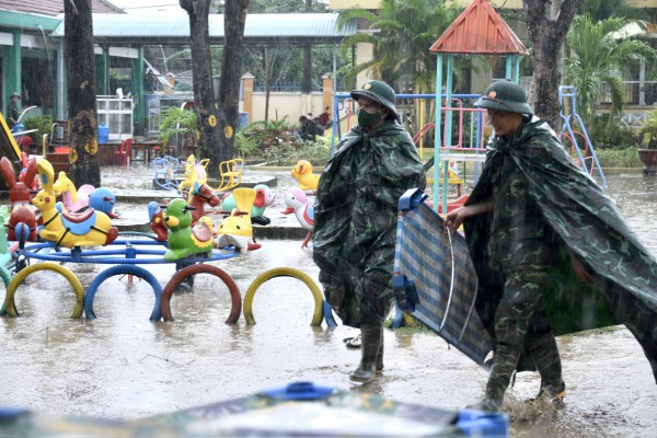 Vào rốn ngập Hòa Thịnh, Sư đoàn 315 cùng dân vực dậy sau lũ dữ