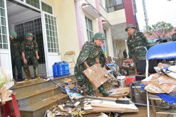 Vào rốn ngập Hòa Thịnh, Sư đoàn 315 cùng dân vực dậy sau lũ dữ