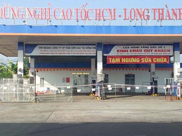 Về quê ăn tết bằng ô tô: Nỗi lo hết xăng trên cao tốc