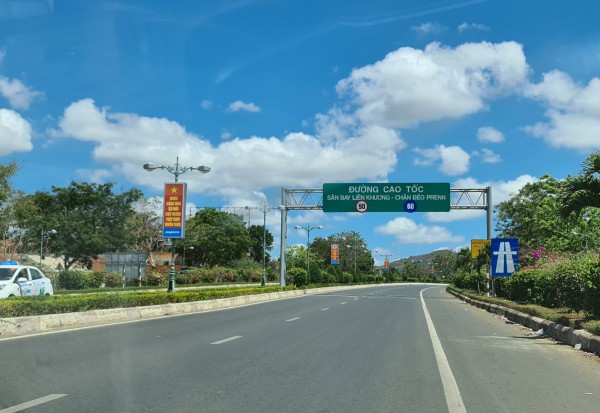 Vì sao 2 tuyến cao tốc ở Lâm Đồng khởi công rầm rộ rồi 'đắp chiếu'? Vì sao 2 tuyến cao tốc ở Lâm Đồng khởi công rầm rộ rồi 'đắp chiếu'?