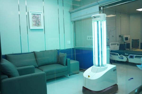 Vì sao Bệnh viện Chợ Rẫy dùng robot khử khuẩn phòng mổ bằng tia cực tím? Vì sao Bệnh viện Chợ Rẫy dùng robot khử khuẩn phòng mổ bằng tia cực tím?