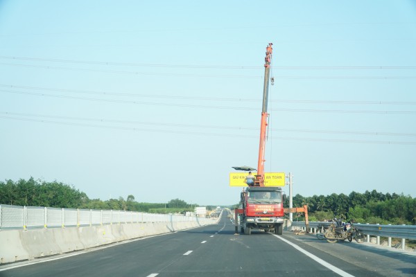 Vì sao cao tốc Biên Hòa - Vũng Tàu chưa kịp khai thác tạm trong tháng 3.2026? Vì sao cao tốc Biên Hòa - Vũng Tàu chưa kịp khai thác tạm trong tháng 3.2026?