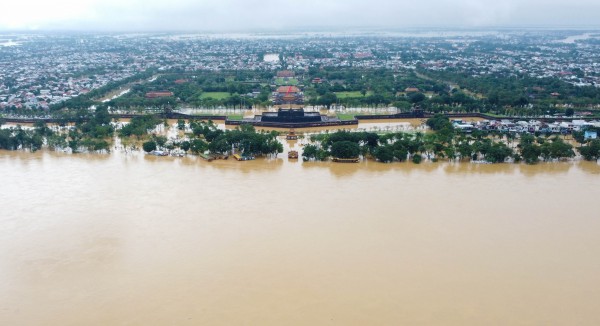 Vì sao miền Trung dồn dập mưa bão về cuối năm? Vì sao miền Trung dồn dập mưa bão về cuối năm?