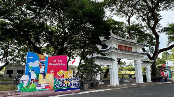 Vì sao một nửa gian hàng ở đường sách Cao Lãnh bỏ trống? Vì sao một nửa gian hàng ở đường sách Cao Lãnh bỏ trống?