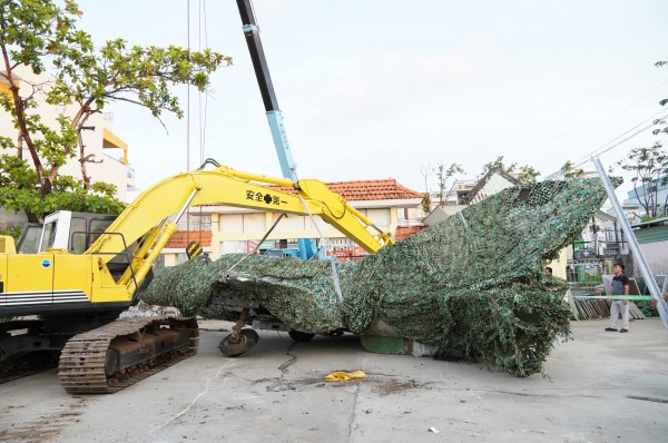 Vì sao phải di dời máy bay MiG-21 bị 'bỏ quên' ở Cà Mau vào ban đêm? Vì sao phải di dời máy bay MiG-21 bị 'bỏ quên' ở Cà Mau vào ban đêm?