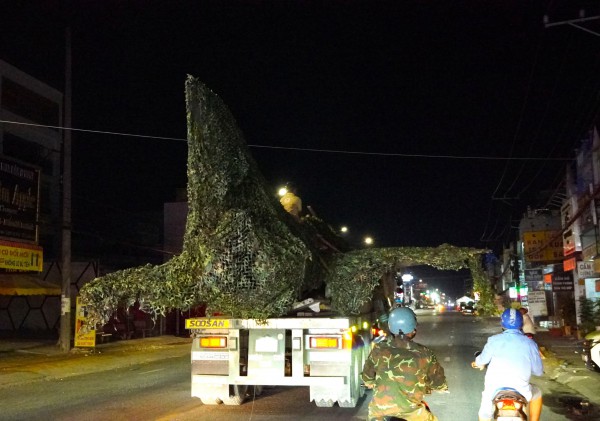 Vì sao phải di dời máy bay MiG-21 bị 'bỏ quên' ở Cà Mau vào ban đêm? Vì sao phải di dời máy bay MiG-21 bị 'bỏ quên' ở Cà Mau vào ban đêm?
