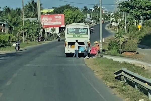 Vì sao xe hợp đồng 'trá hình' tồn tại dai dẳng tại Vĩnh Long?