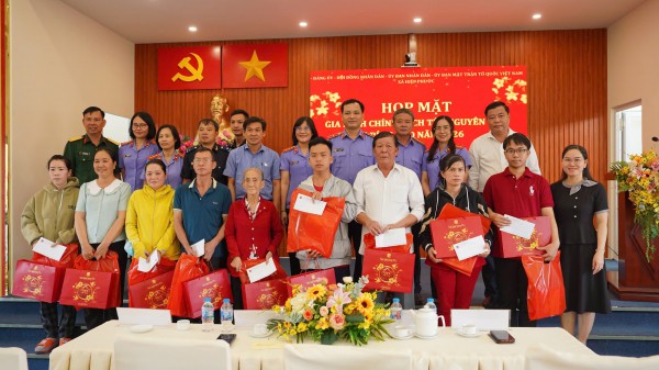 Viện KSND TP.HCM thăm, chúc tết Mẹ Việt Nam anh hùng và tặng quà gia đình chính sách