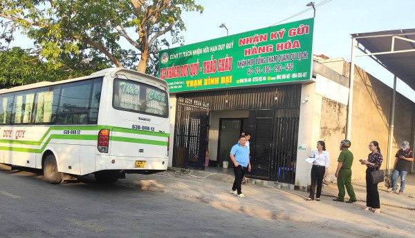 Vĩnh Long: 'Xóa sổ' xe hợp đồng trá hình tuyến cố định