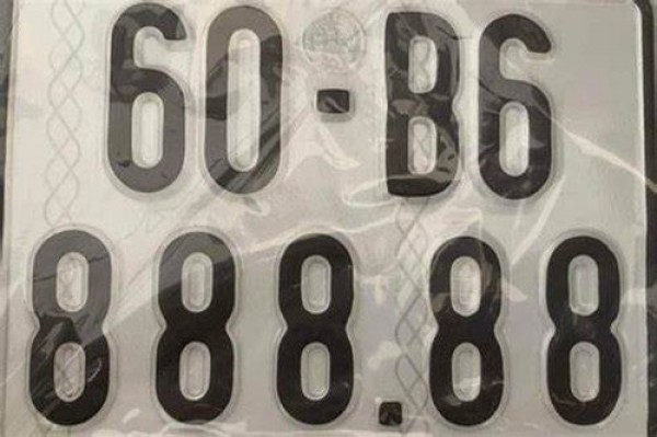 Vợ chồng bốc được 4 biển số đẹp: Chiếc YaZ BS 60B6-888.88 được bán 1,5 tỉ đồng?