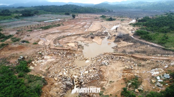 Vỡ hồ chứa nước ở Tuy Phong: Cận cảnh 'ao chứa' rộng tới 18 ha Vỡ hồ chứa nước ở Tuy Phong: Cận cảnh 'ao chứa' rộng tới 18 ha