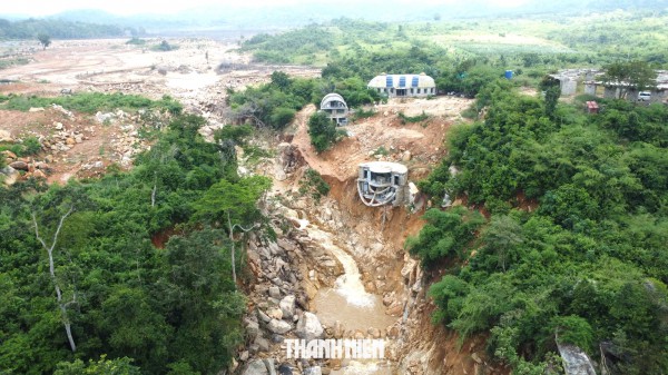 Vỡ hồ chứa nước ở Tuy Phong: Cận cảnh 'ao chứa' rộng tới 18 ha Vỡ hồ chứa nước ở Tuy Phong: Cận cảnh 'ao chứa' rộng tới 18 ha
