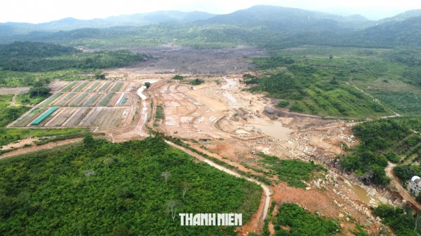 Vỡ hồ chứa nước ở Tuy Phong: Cận cảnh 'ao chứa' rộng tới 18 ha Vỡ hồ chứa nước ở Tuy Phong: Cận cảnh 'ao chứa' rộng tới 18 ha
