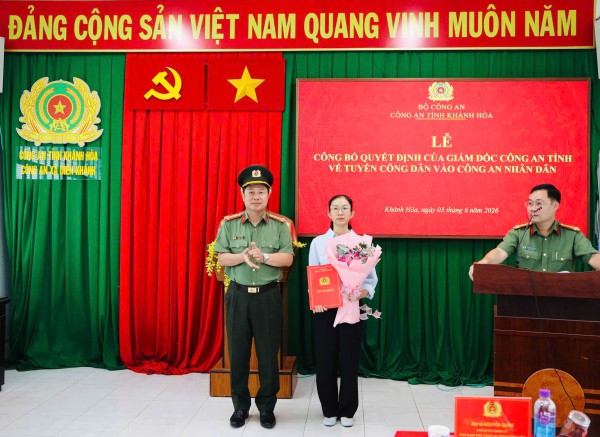 Vợ thiếu tá Nguyễn Xuân Hải được tuyển vào ngành công an Vợ thiếu tá Nguyễn Xuân Hải được tuyển vào ngành công an