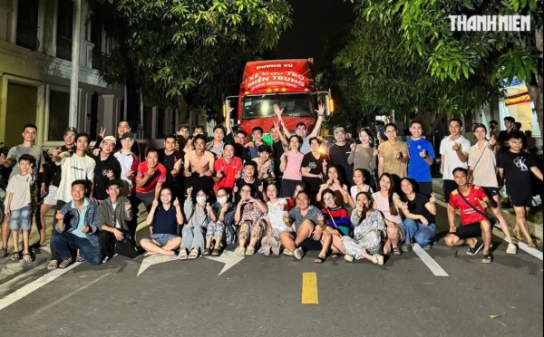 'Vỡ trận' đăng ký, 1.000 tình nguyện viên chen nhau xin trực vì vùng lũ miền Trung