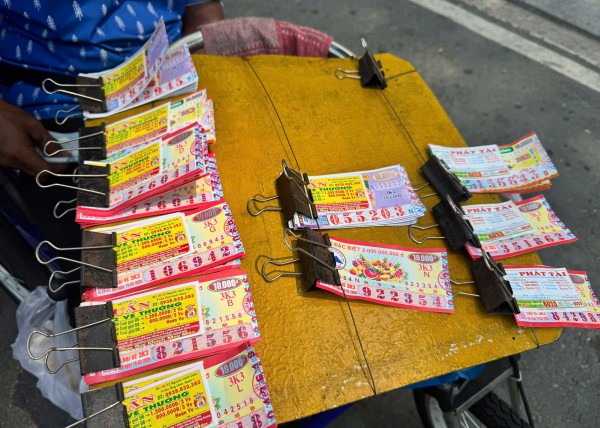 Vòng xoáy vé số 'mua đứt bán đoạn': Cứ chờ thiện chí của công ty xổ số?