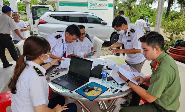 Vụ Công ty C.P bị tố 'bán thịt bẩn': Kiểm tra lò giết mổ ở Sóc Trăng Vụ Công ty C.P bị tố 'bán thịt bẩn': Kiểm tra lò giết mổ ở Sóc Trăng