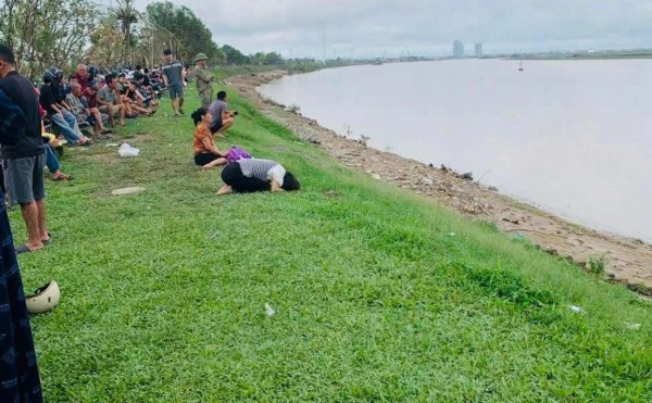 Vụ cha ôm 2 con nhảy cầu Bến Thủy: Tìm thấy thi thể 2 bé gái