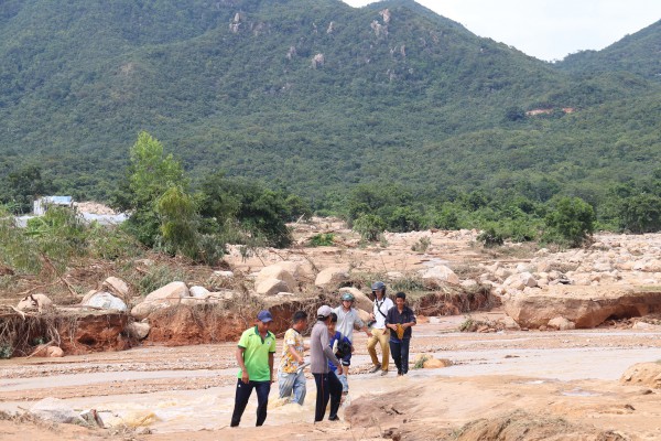 Vụ vỡ hồ chứa nước ở Tuy Phong: Chủ tịch UBND tỉnh yêu cầu điều tra, làm rõ Vụ vỡ hồ chứa nước ở Tuy Phong: Chủ tịch UBND tỉnh yêu cầu điều tra, làm rõ