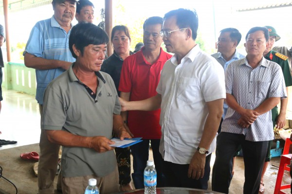 Vụ vỡ hồ chứa nước ở Tuy Phong: Chủ tịch UBND tỉnh yêu cầu điều tra, làm rõ Vụ vỡ hồ chứa nước ở Tuy Phong: Chủ tịch UBND tỉnh yêu cầu điều tra, làm rõ