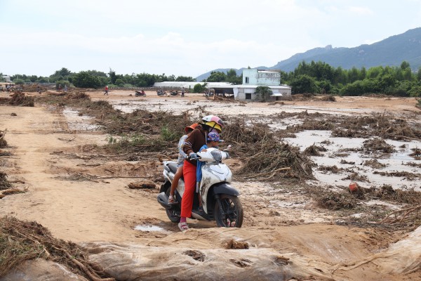 Vụ vỡ hồ chứa nước ở Tuy Phong: Chủ tịch UBND tỉnh yêu cầu điều tra, làm rõ Vụ vỡ hồ chứa nước ở Tuy Phong: Chủ tịch UBND tỉnh yêu cầu điều tra, làm rõ