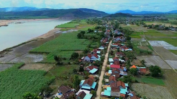 Vùng rốn lũ dưới 'họng' 2 thủy điện Vùng rốn lũ dưới 'họng' 2 thủy điện