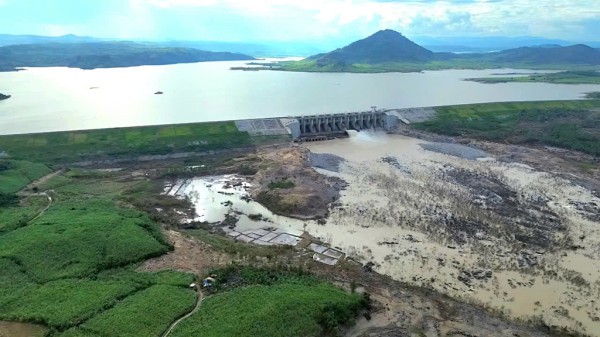 Vùng rốn lũ dưới 'họng' 2 thủy điện Vùng rốn lũ dưới 'họng' 2 thủy điện