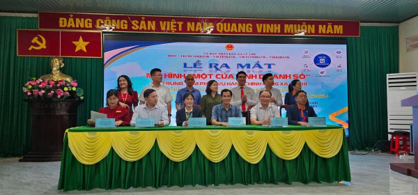 Xã Củ Chi ra mắt mô hình 'Một cửa kinh doanh số' hỗ trợ người dân Xã Củ Chi ra mắt mô hình 'Một cửa kinh doanh số' hỗ trợ người dân
